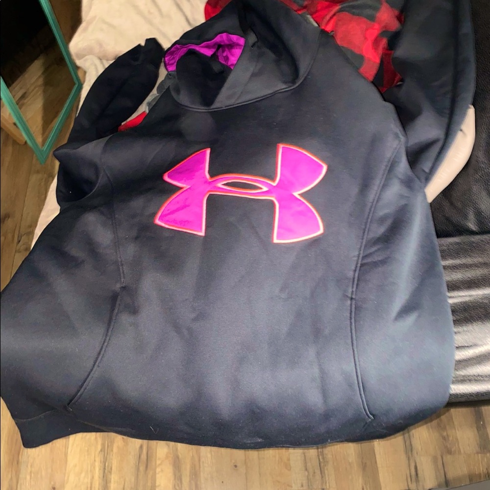 Under armor Woman’s hoodie